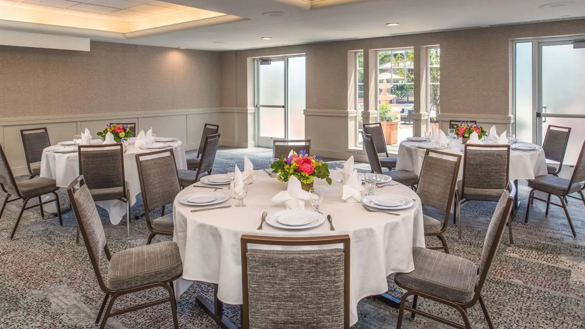 Courtyard By Marriott Portland North Hotel