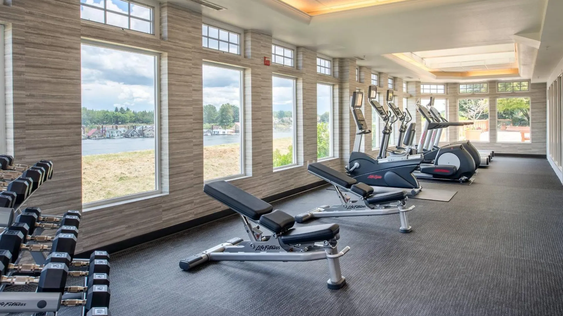 Courtyard By Marriott Portland North Hotel