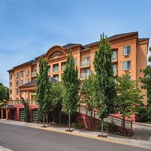 Courtyard By Marriott Portland North Hotel