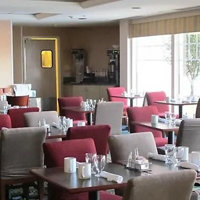 Courtyard By Marriott Portland North Hotel