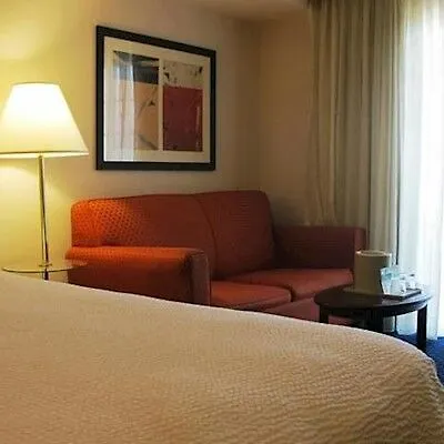 Courtyard By Marriott Portland North Hotel 3*,