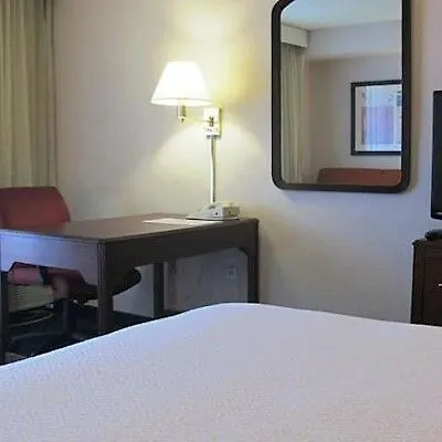Courtyard By Marriott Portland North Hotel