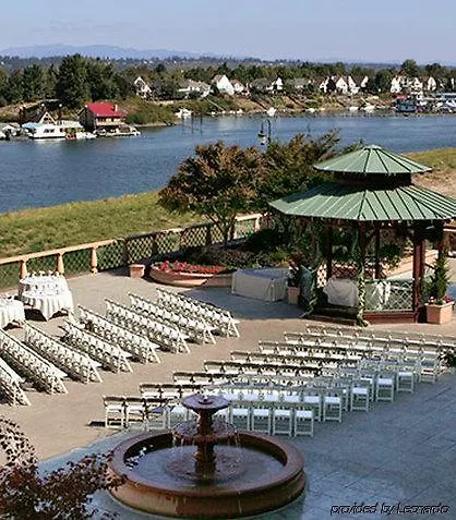 Courtyard By Marriott Portland North Hotel