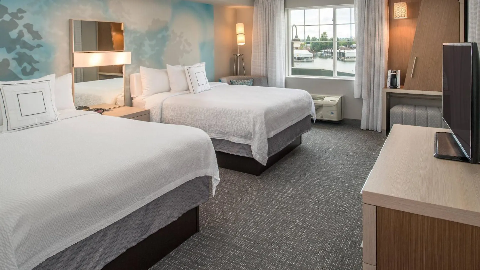 Courtyard By Marriott Portland North Hotel