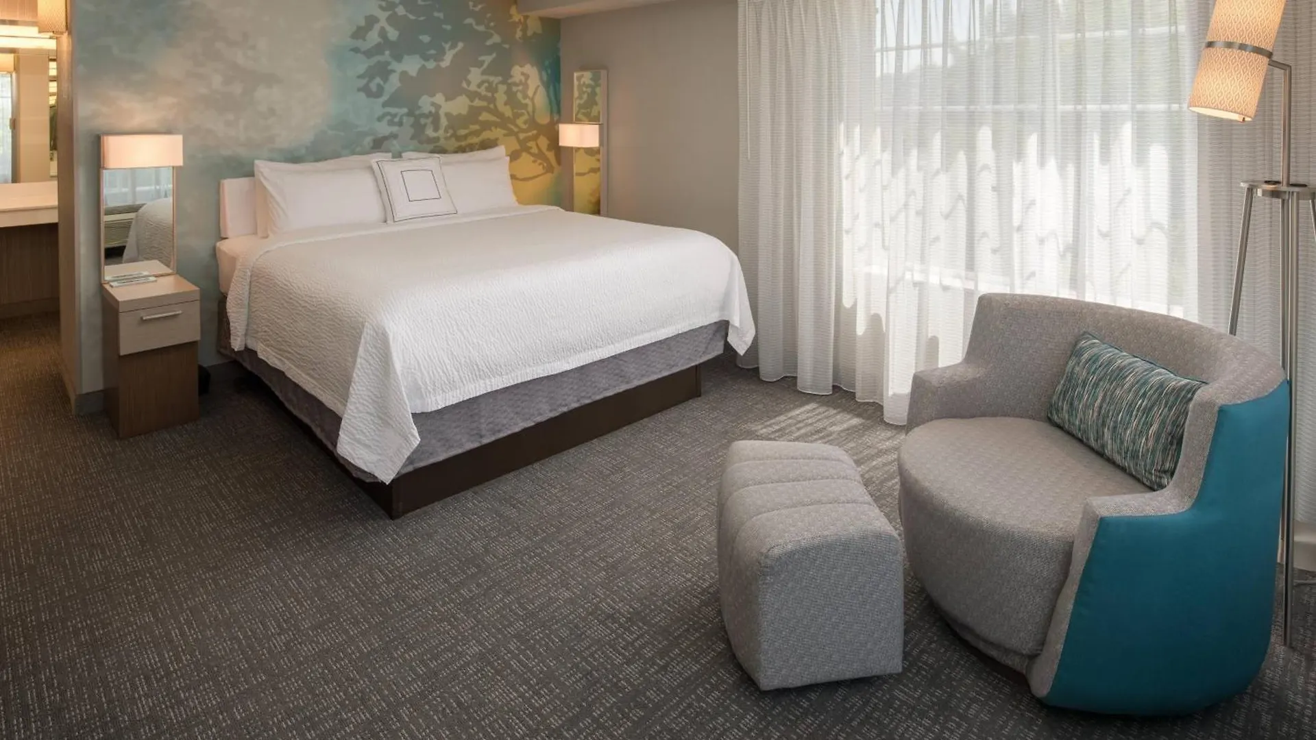 Courtyard By Marriott Portland North Hotel