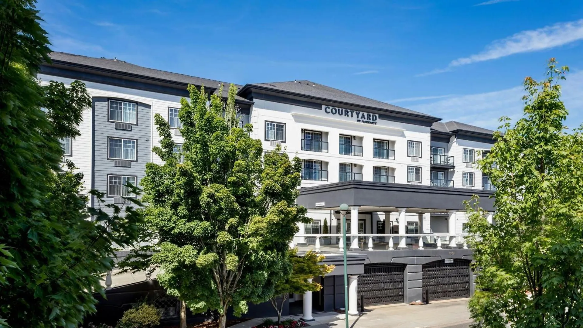 Courtyard By Marriott Portland North Hotel