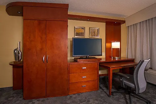 Courtyard By Marriott Portland North Hotel