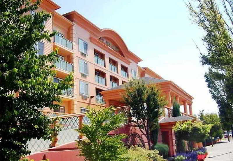 Courtyard By Marriott Portland North Hotel
