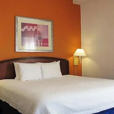 Courtyard By Marriott Portland North Hotel